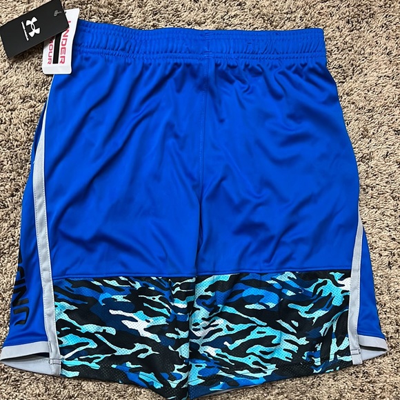 Under Armour NWT boys shorts - Picture 3 of 5